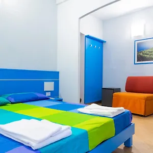 https://banchi-centrale.hotelitalianriviera.com